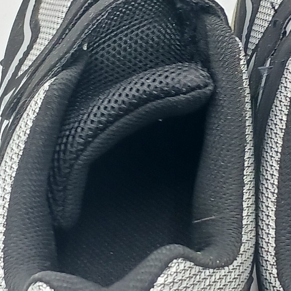 Athletic Works Boy's Silver & Black Athletic Shoes Sneaker  Size 6 - Picture 11 of 14